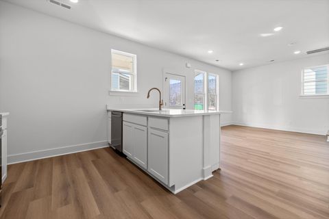 Tiny photo for 508 W 35th Street, Chattanooga, TN 37410 (MLS # 1527811)