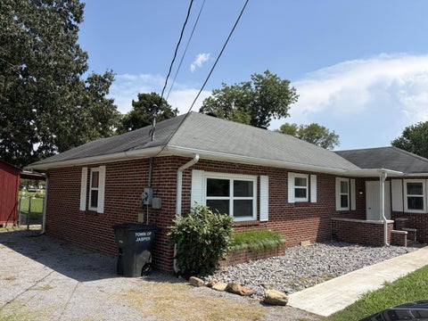Photo of 202 Magnolia Avenue, Jasper, TN 37347 (MLS # 1540602)