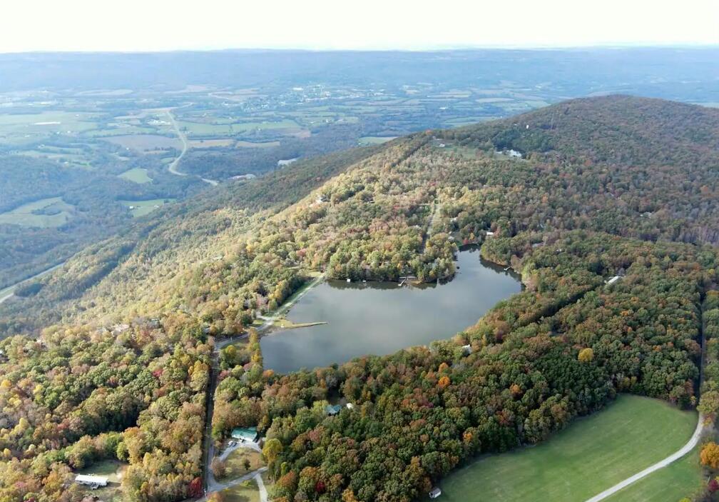 352 Lake Shore Drive, Pikeville, Tennessee image 4