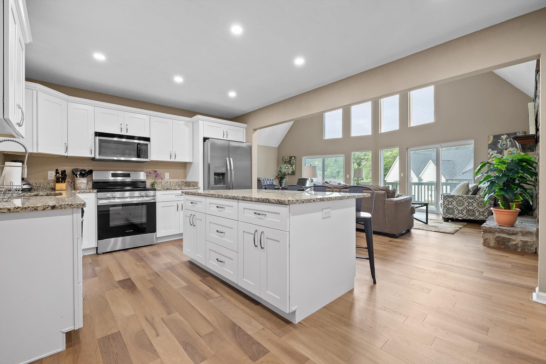 Chattanooga, Tennessee 37416, United States, 3 Bedrooms Bedrooms, ,3 BathroomsBathrooms,Residential,Active,80635