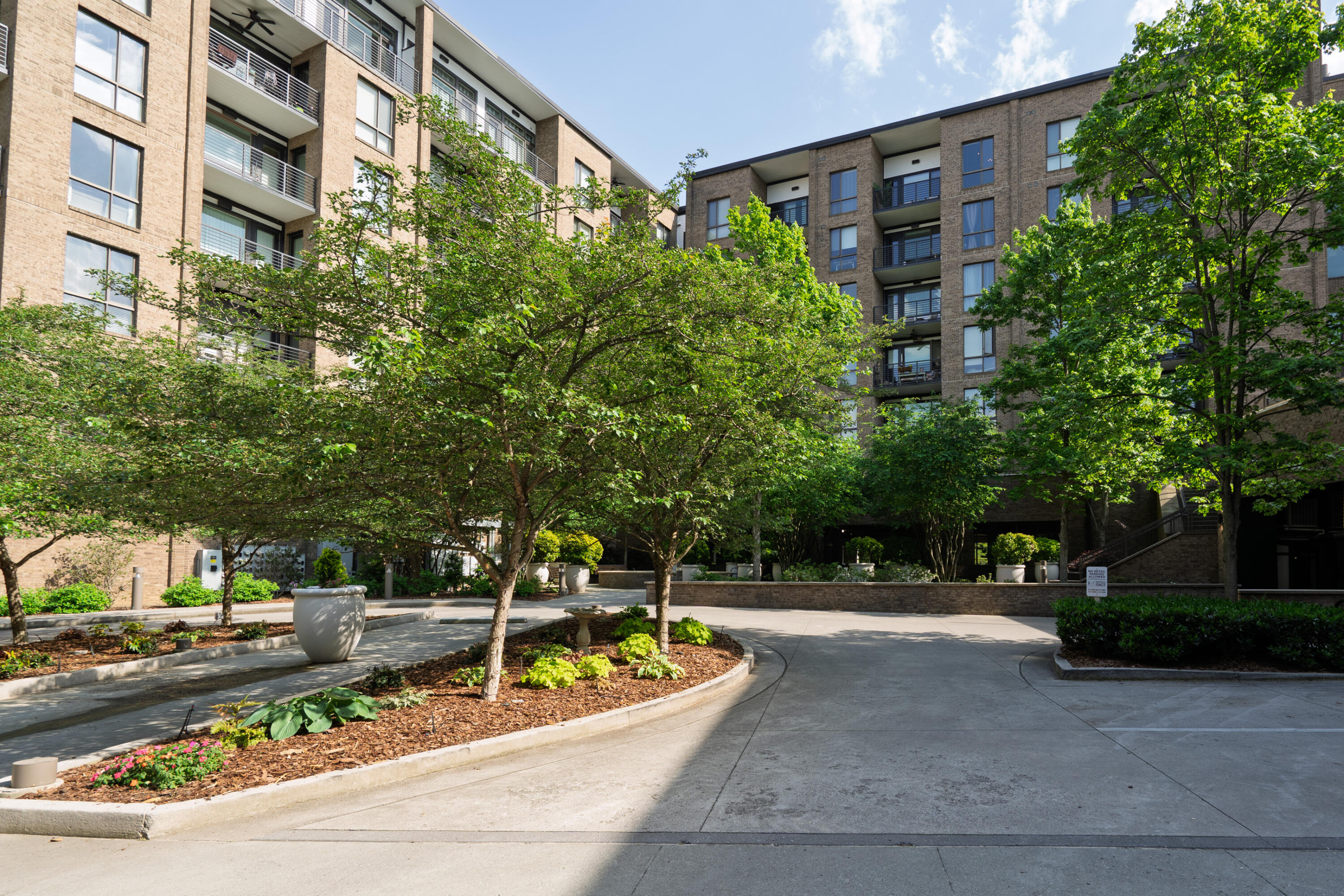 200 Manufacturers Road #APT 727, Chattanooga, Tennessee image 2