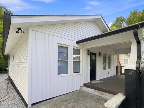 Homes For Sale - 210 S Moore Road<br/> Chattanooga, TN 37411