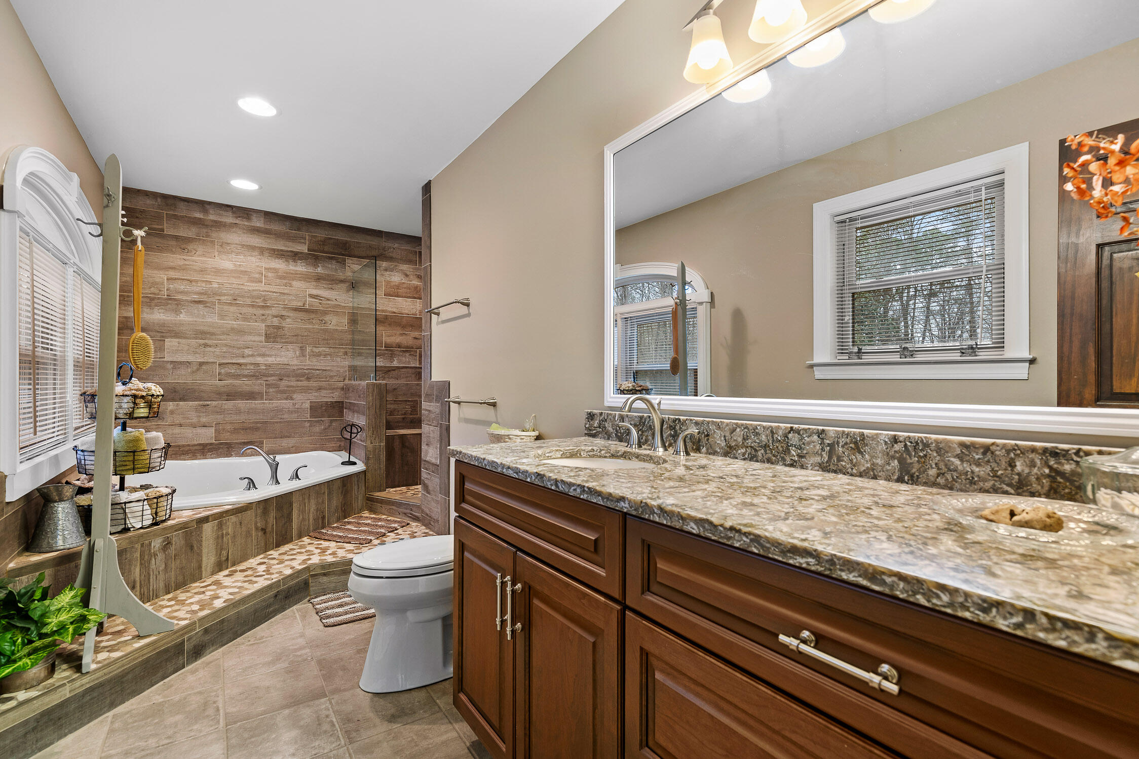 Chattanooga, Tennessee 37421, United States, 3 Bedrooms Bedrooms, ,3 BathroomsBathrooms,Residential,Active,19615