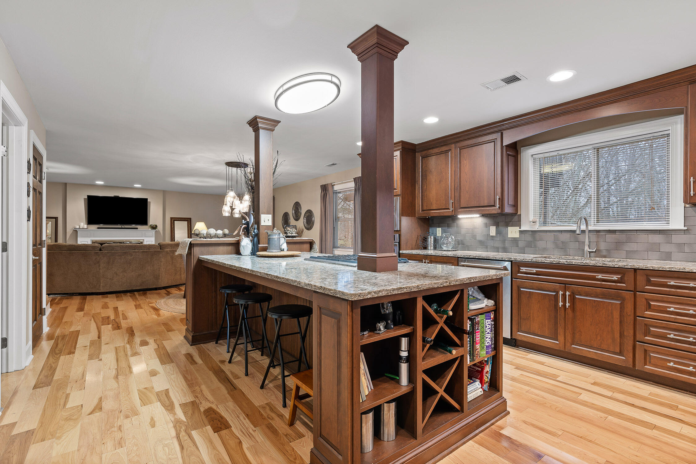 Chattanooga, Tennessee 37421, United States, 3 Bedrooms Bedrooms, ,3 BathroomsBathrooms,Residential,Active,19615