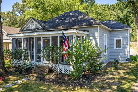 Photo of 5719 Saint Elmo Avenue, Chattanooga, TN 37409 (MLS # 1527949)