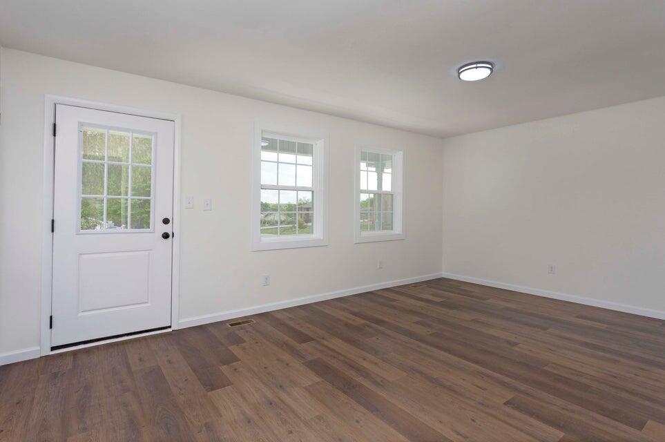 242 Lake Hills Circle, Spring City, Tennessee image 9