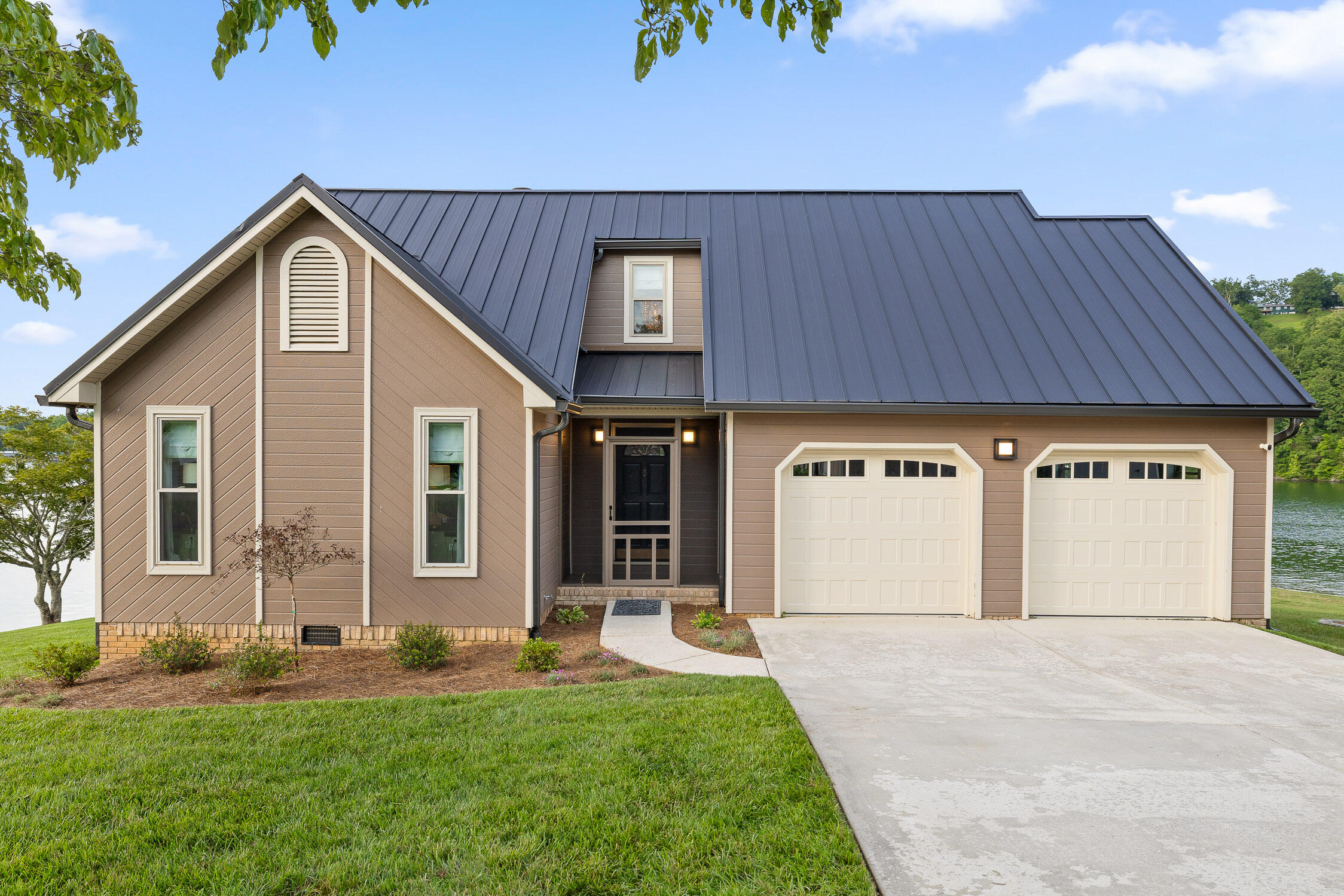 Spring City, Tennessee 37381, United States, 4 Bedrooms Bedrooms, ,4 BathroomsBathrooms,Residential,Active,233576