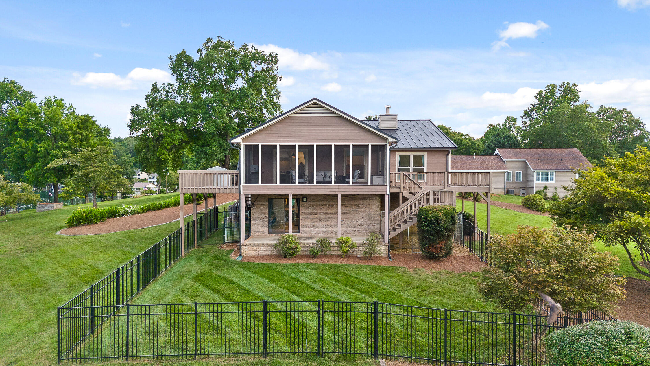 Spring City, Tennessee 37381, United States, 4 Bedrooms Bedrooms, ,4 BathroomsBathrooms,Residential,Active,233576