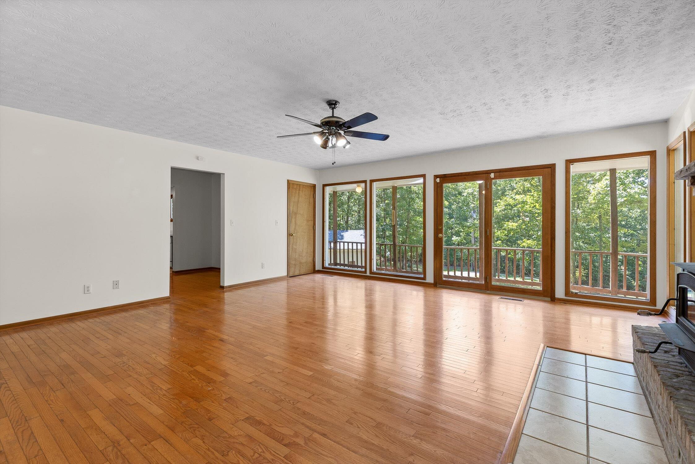 Chattanooga, Tennessee 37405, United States, 4 Bedrooms Bedrooms, ,3 BathroomsBathrooms,Residential,Active,200505