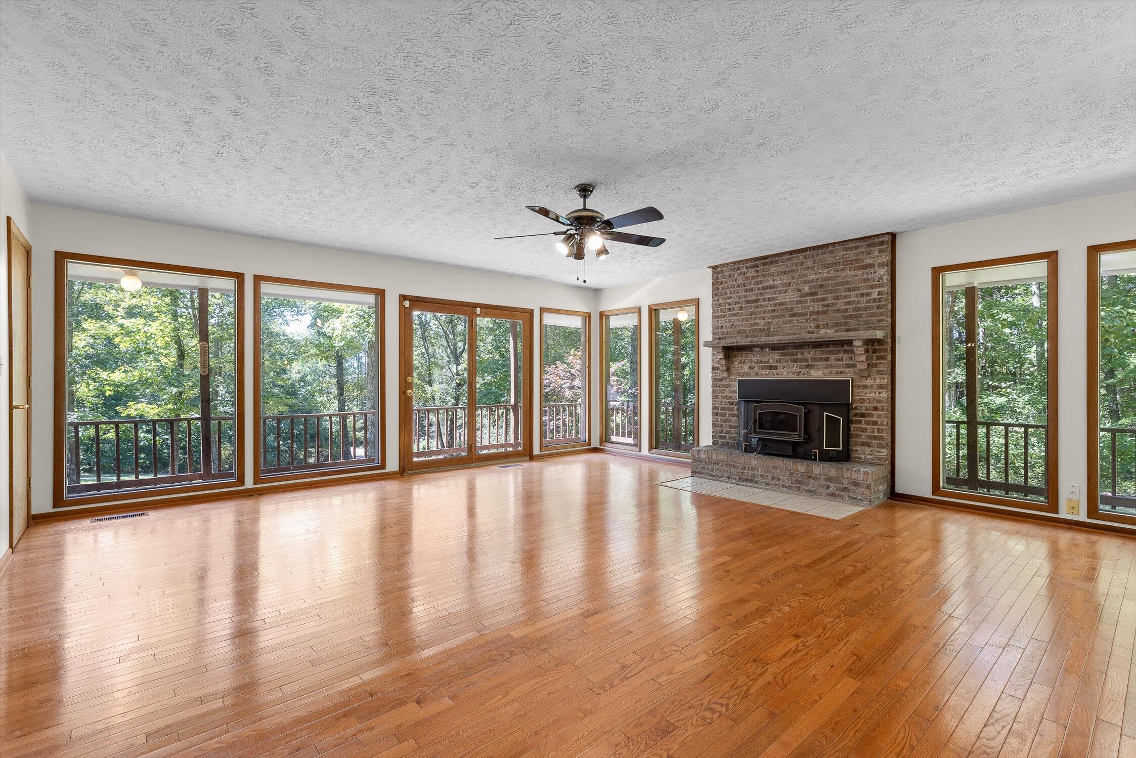 Chattanooga, Tennessee 37405, United States, 4 Bedrooms Bedrooms, ,3 BathroomsBathrooms,Residential,Active,200505