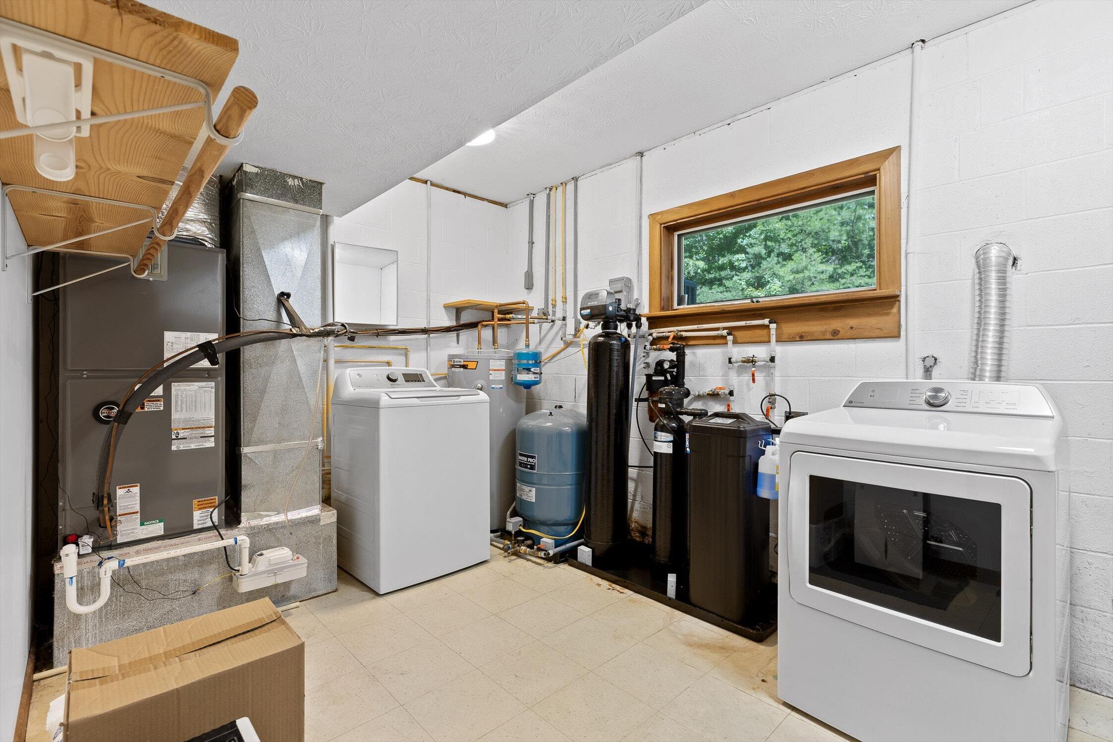 Chattanooga, Tennessee 37405, United States, 4 Bedrooms Bedrooms, ,3 BathroomsBathrooms,Residential,Active,200505