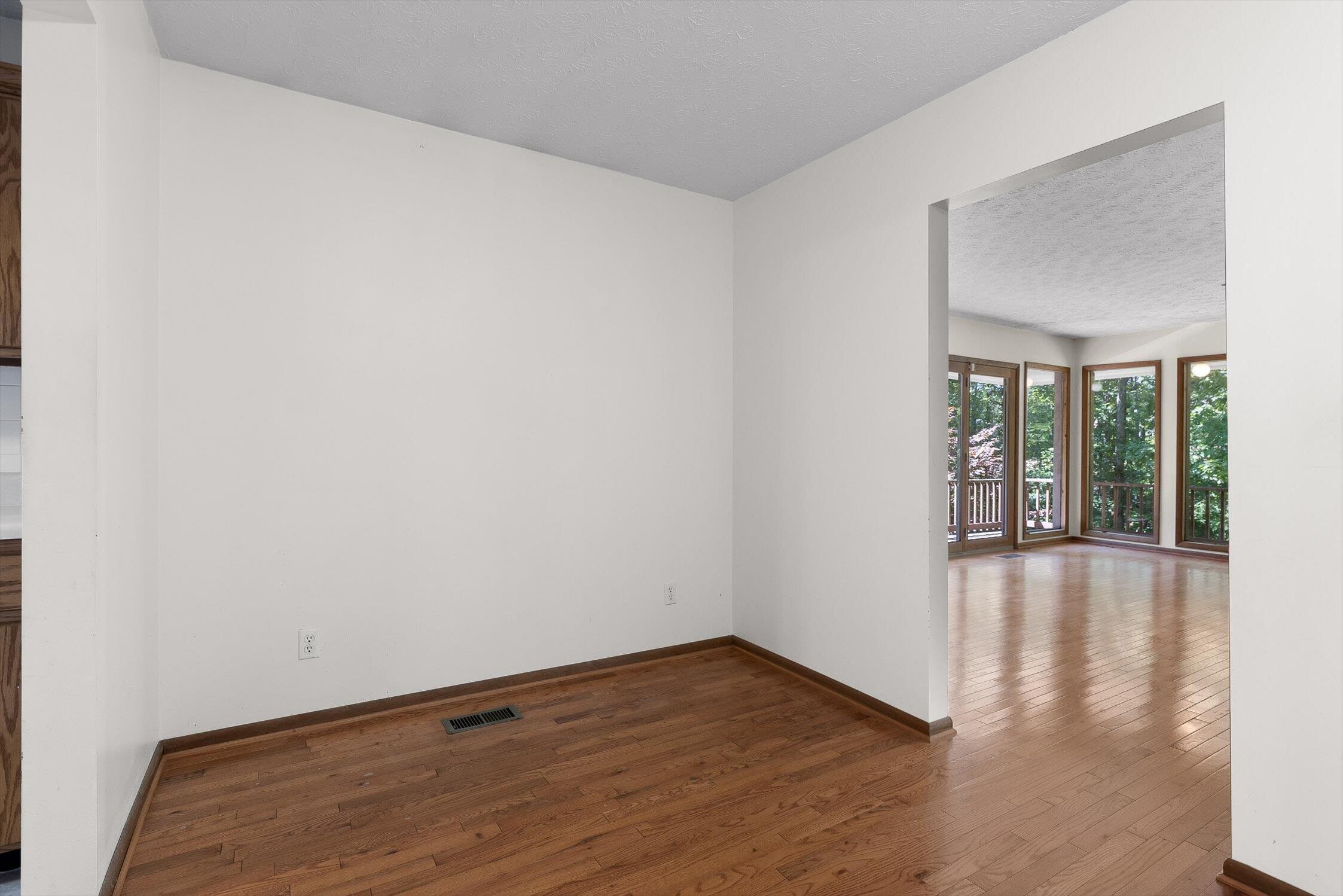 Chattanooga, Tennessee 37405, United States, 4 Bedrooms Bedrooms, ,3 BathroomsBathrooms,Residential,Active,200505