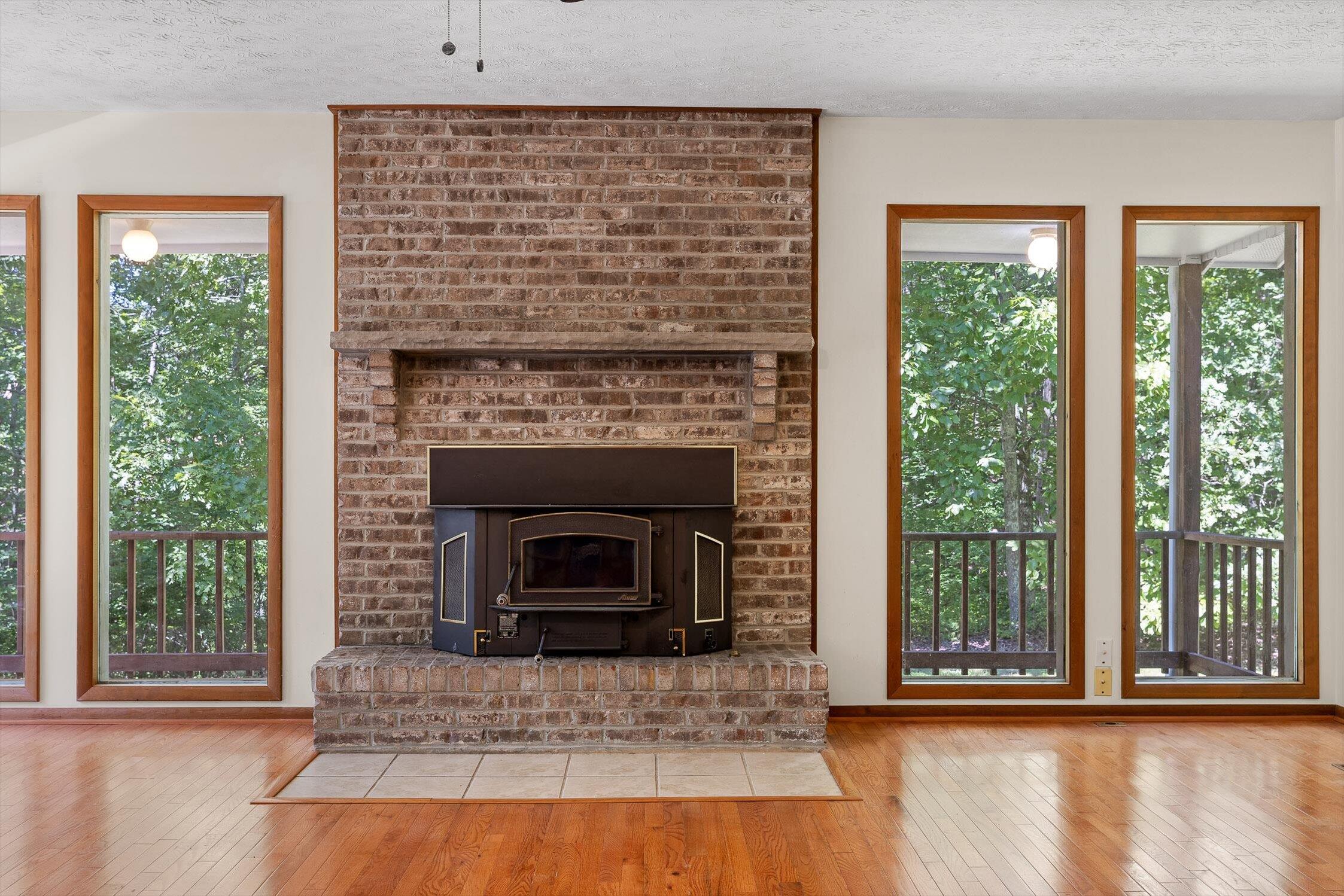 Chattanooga, Tennessee 37405, United States, 4 Bedrooms Bedrooms, ,3 BathroomsBathrooms,Residential,Active,200505