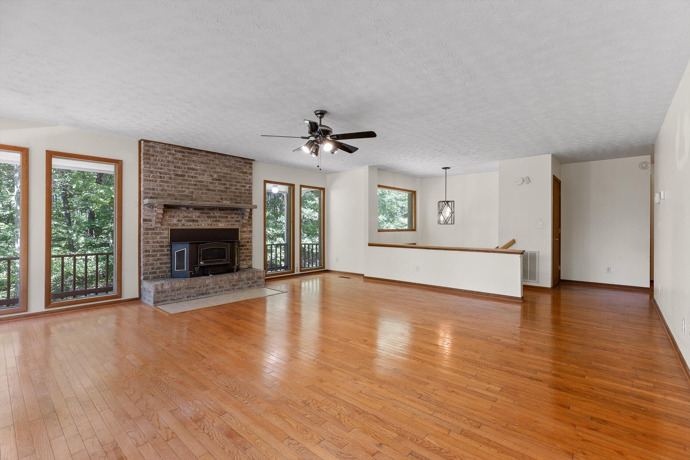 Chattanooga, Tennessee 37405, United States, 4 Bedrooms Bedrooms, ,3 BathroomsBathrooms,Residential,Active,200505