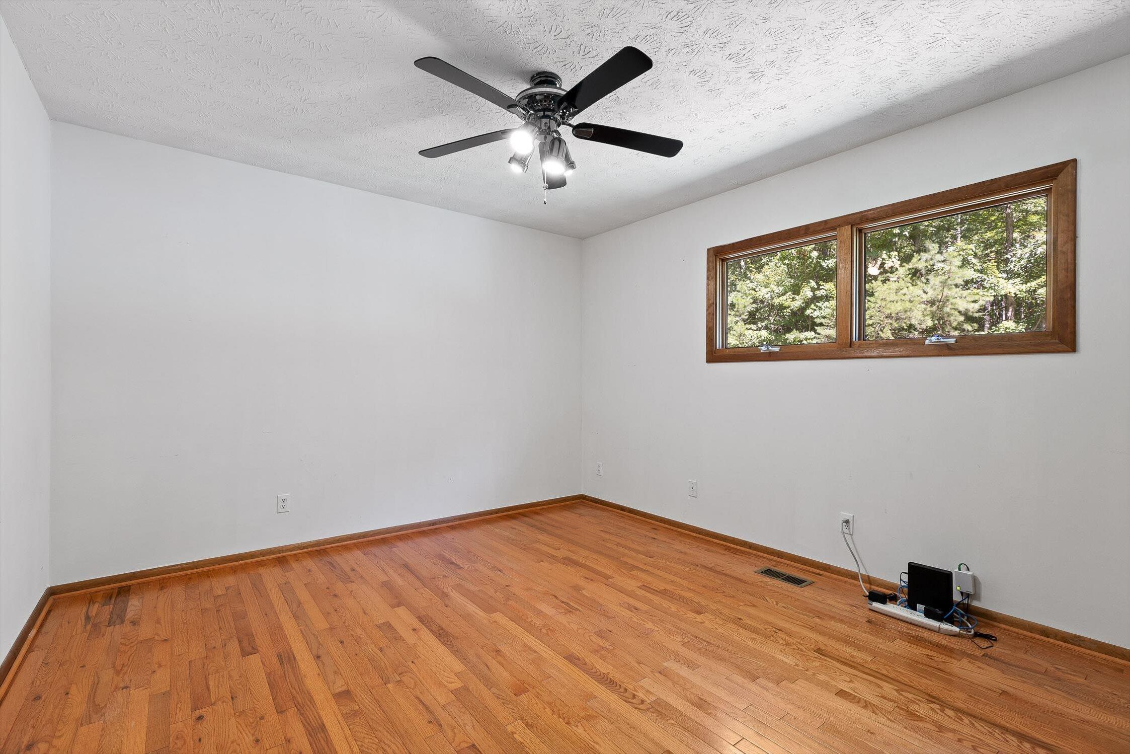 Chattanooga, Tennessee 37405, United States, 4 Bedrooms Bedrooms, ,3 BathroomsBathrooms,Residential,Active,200505