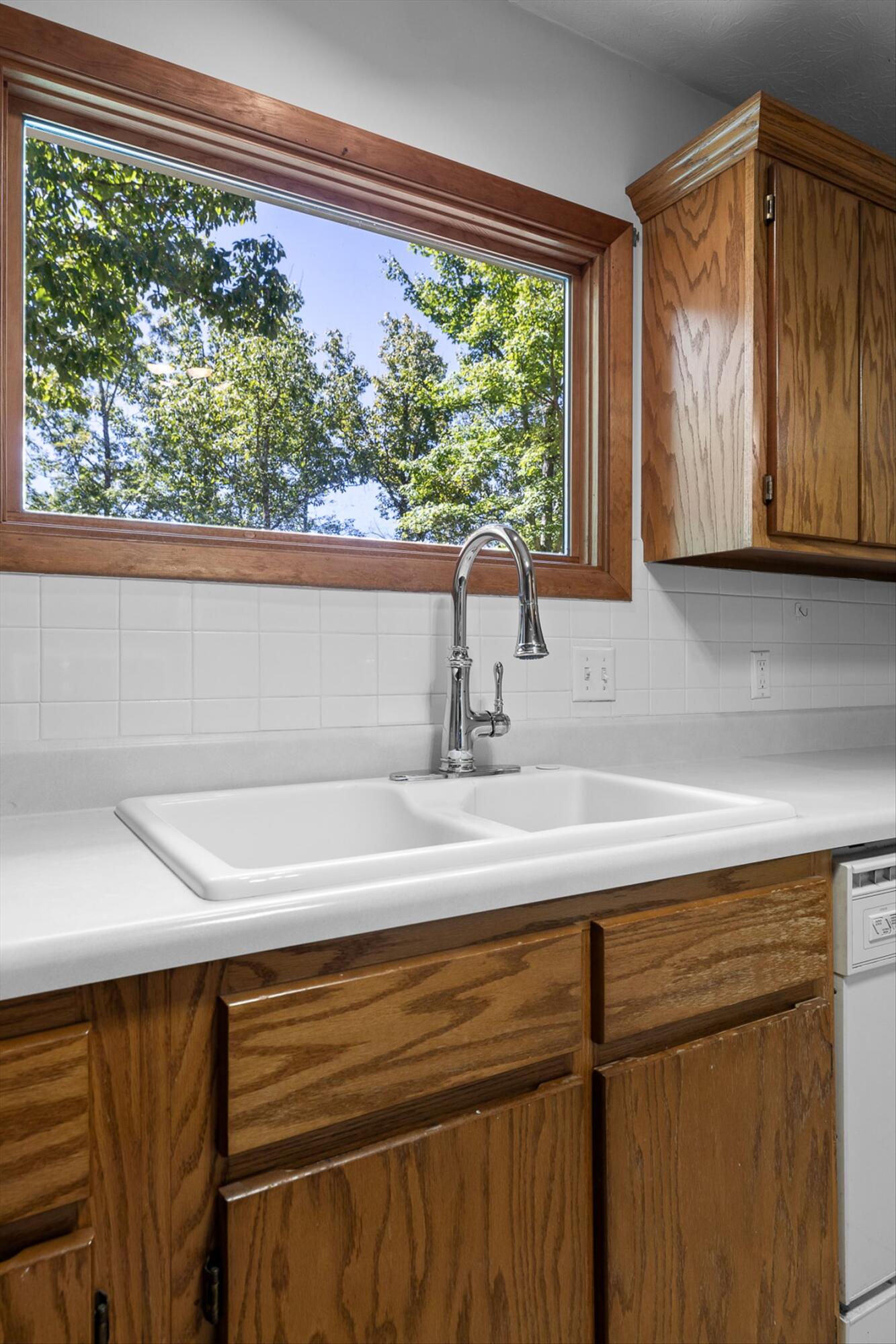 Chattanooga, Tennessee 37405, United States, 4 Bedrooms Bedrooms, ,3 BathroomsBathrooms,Residential,Active,200505