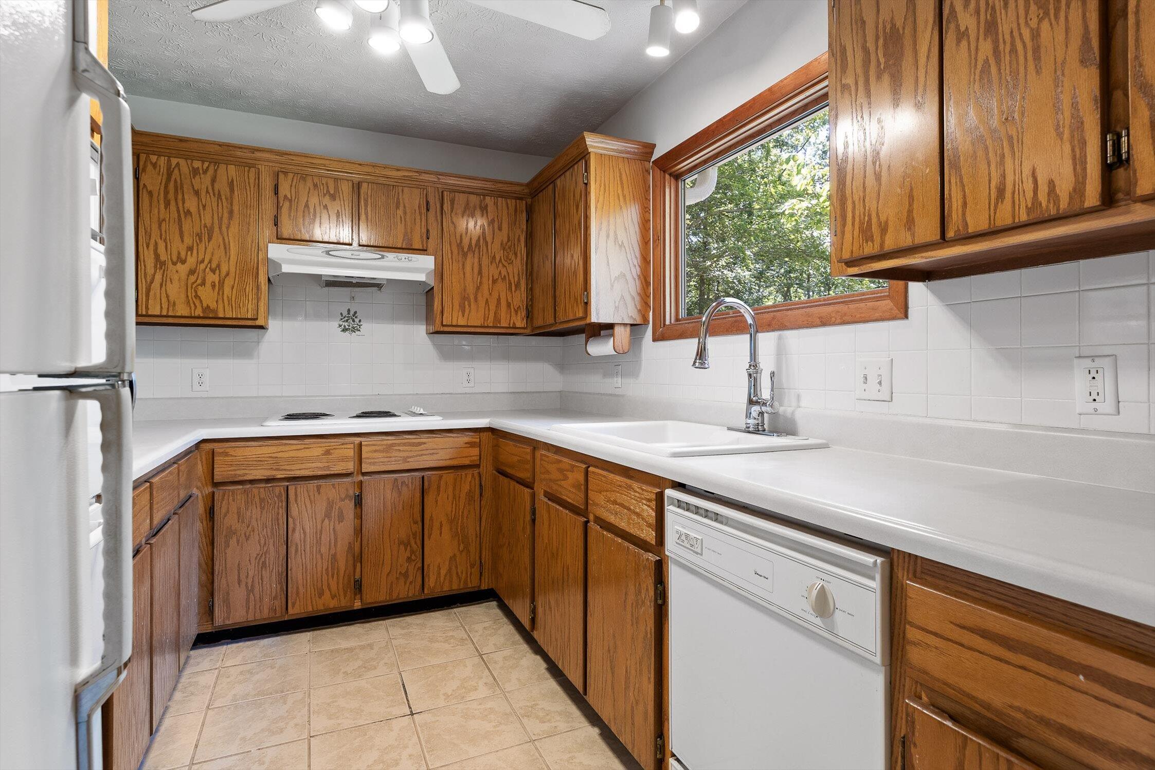 Chattanooga, Tennessee 37405, United States, 4 Bedrooms Bedrooms, ,3 BathroomsBathrooms,Residential,Active,200505