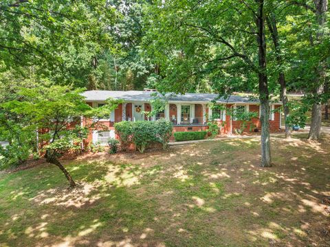 Photo of 1059 Balmoral Drive, Signal Mountain, TN 37377 (MLS # 1515747)
