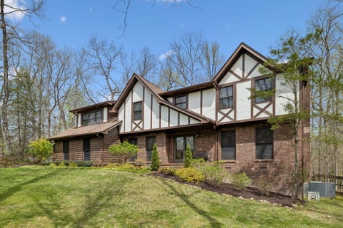 Photo of 401 Lake Avenue, Signal Mountain, TN 37377 (MLS # 1531971)