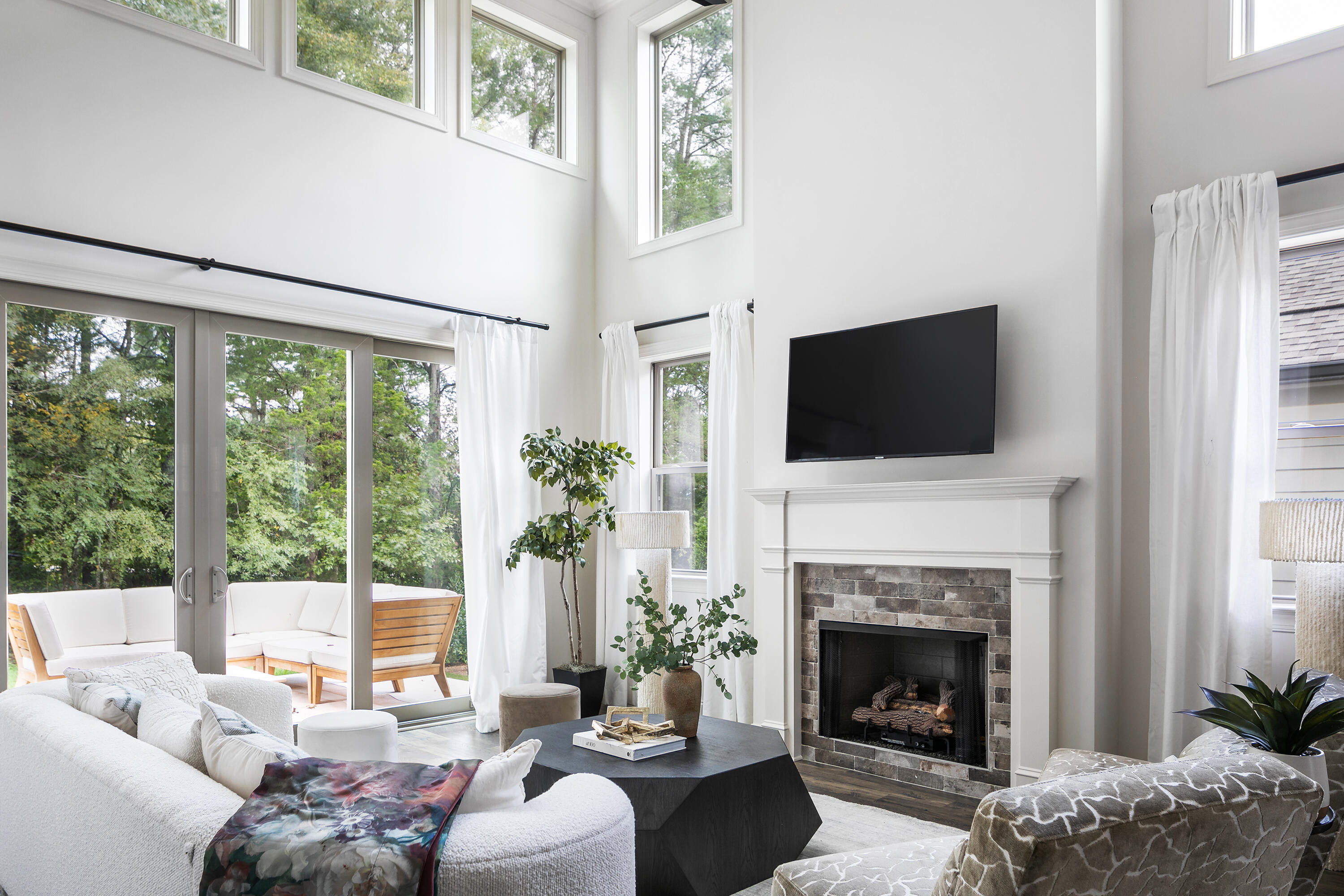 1888 Emmeline Way 07