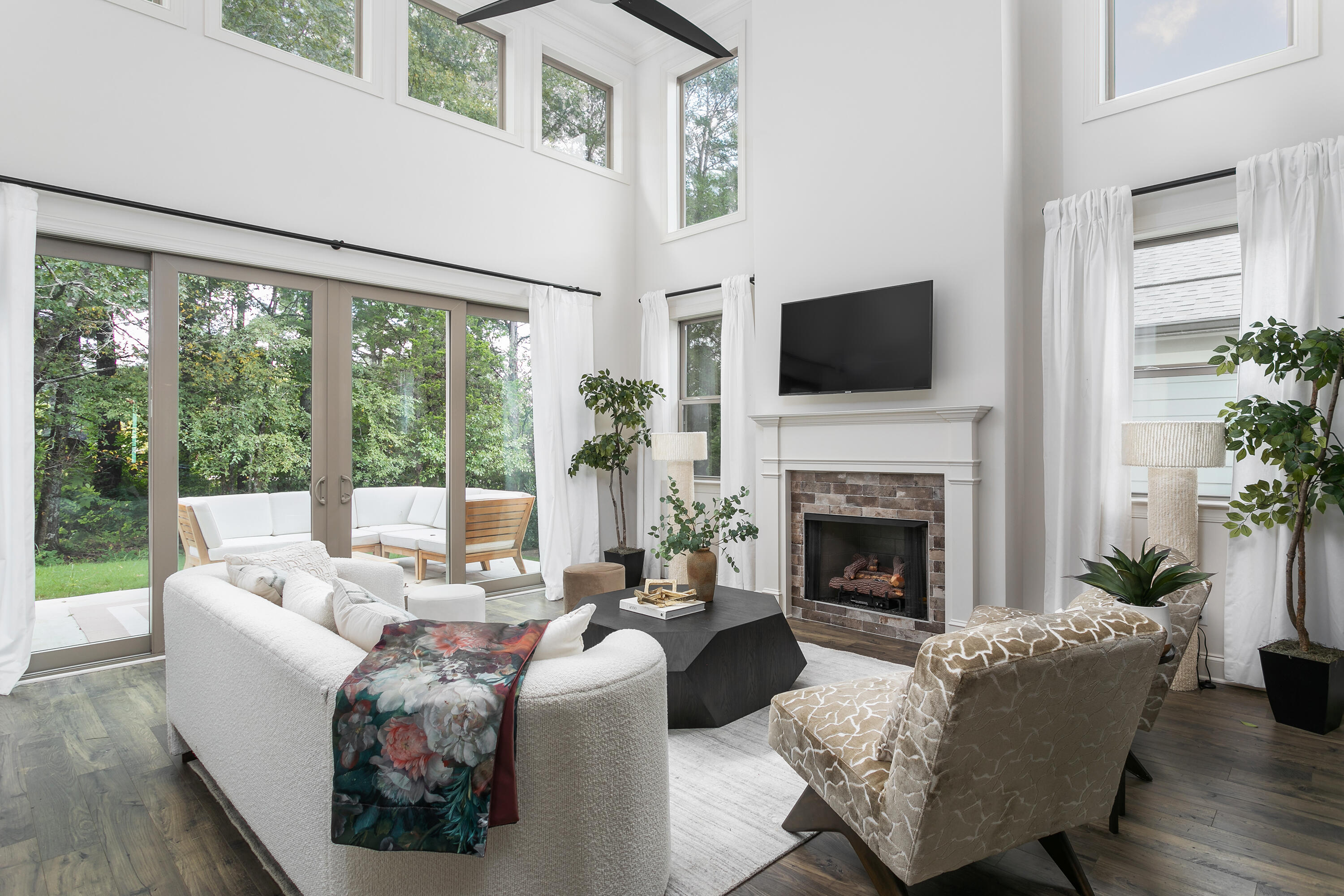 1888 Emmeline Way 07