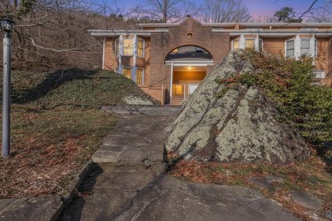 Photo of 557 Winterview Lane, Chattanooga, TN 37409 (MLS # 1528459) Photo of 557 Winterview Lane, Chattanooga, TN 37409 (MLS # 1528459)