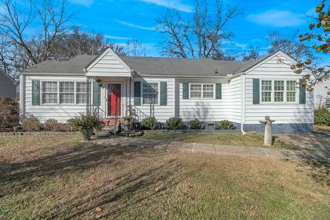 Photo of 717 Pyron Lane, Chattanooga, TN 37412 (MLS # 1525041)