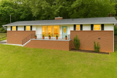 Photo of 3818 Granada Drive, Chattanooga, TN 37411 (MLS # 1512004) Photo of 3818 Granada Drive, Chattanooga, TN 37411 (MLS # 1512004)