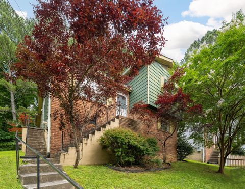 Photo of 1002 Gillespie Road, Chattanooga, TN 37411 (MLS # 1514992) Photo of 1002 Gillespie Road, Chattanooga, TN 37411 (MLS # 1514992)