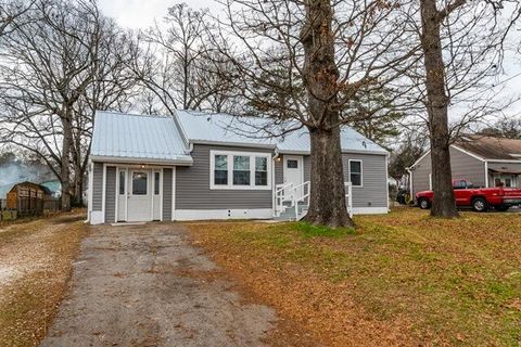 Photo of 64 Tanforan Drive, Rossville, GA 30741 (MLS # 1526367)