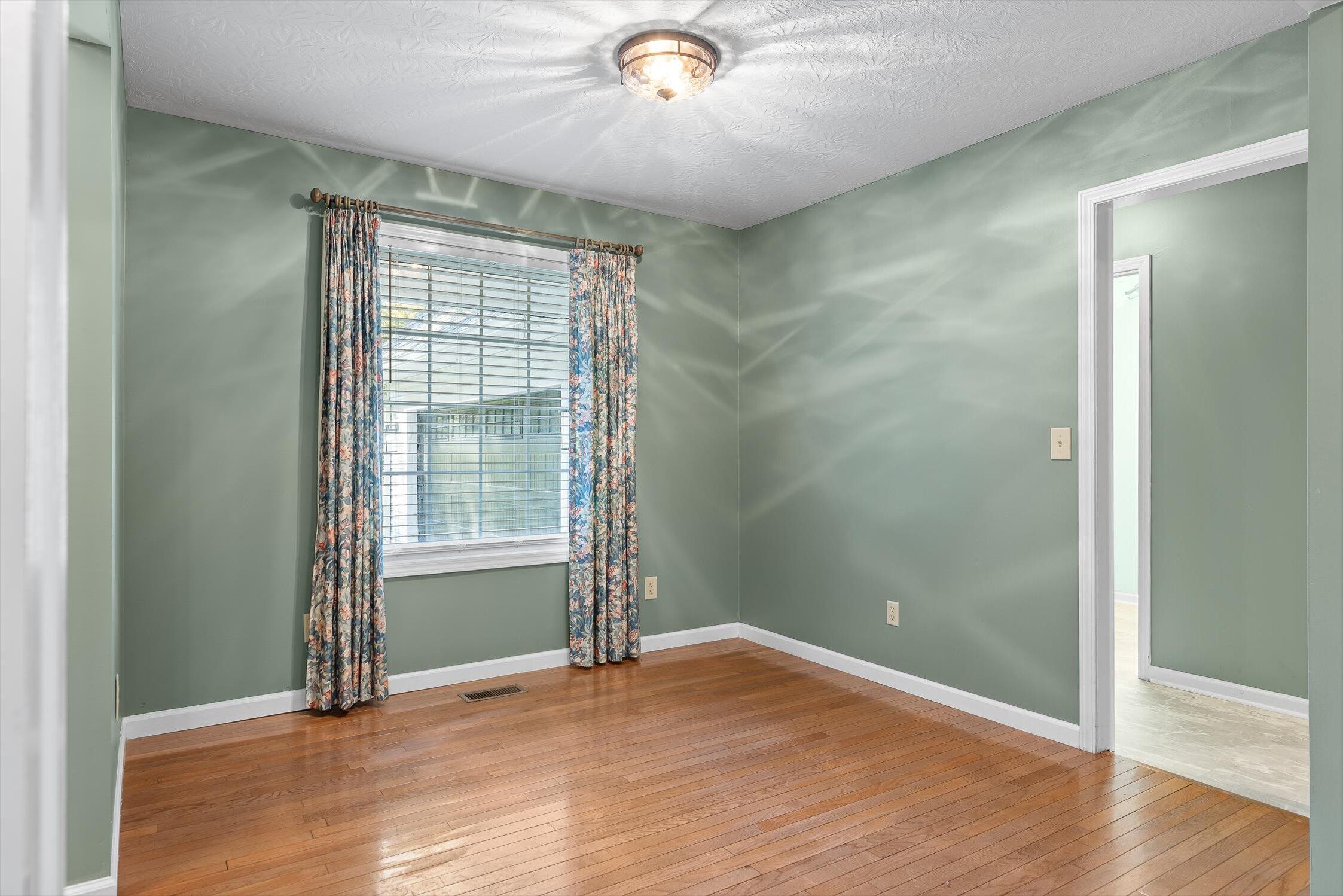 Crossville, Tennessee 38555, United States, 4 Bedrooms Bedrooms, ,3 BathroomsBathrooms,Residential,Active,230675