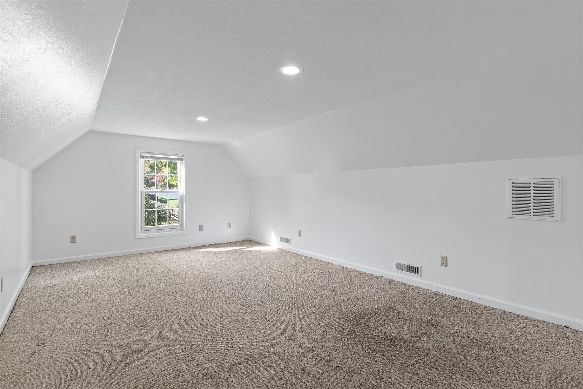 Crossville, Tennessee 38555, United States, 4 Bedrooms Bedrooms, ,3 BathroomsBathrooms,Residential,Active,230675