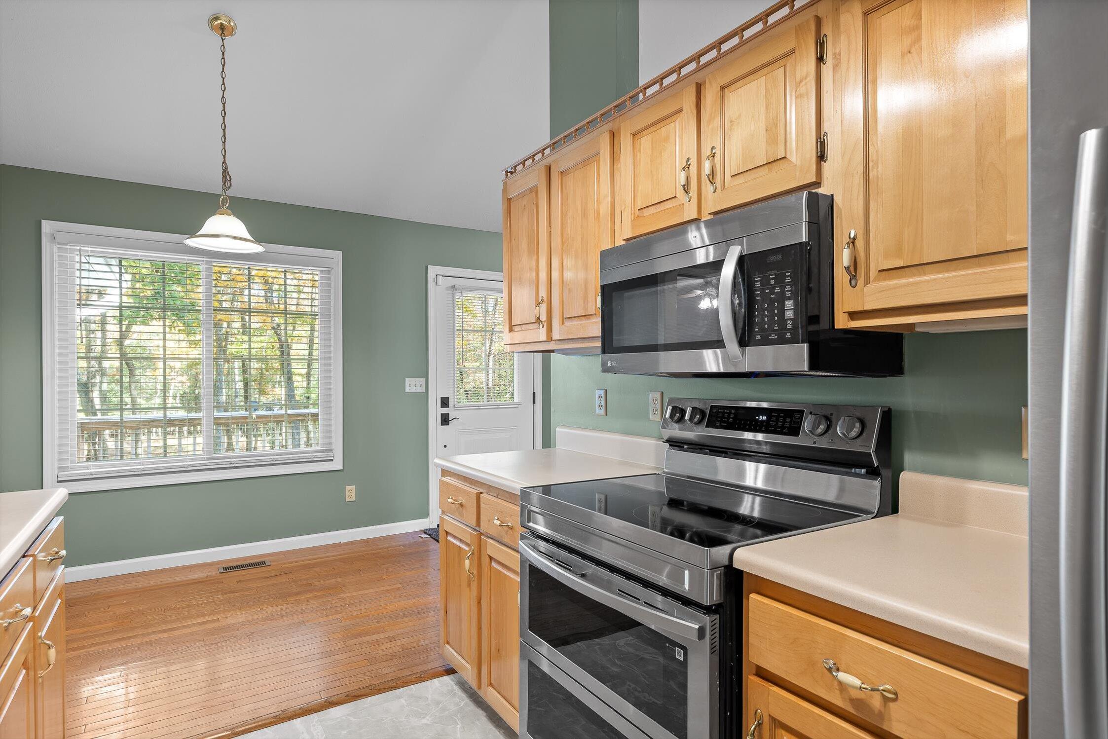 Crossville, Tennessee 38555, United States, 4 Bedrooms Bedrooms, ,3 BathroomsBathrooms,Residential,Active,230675