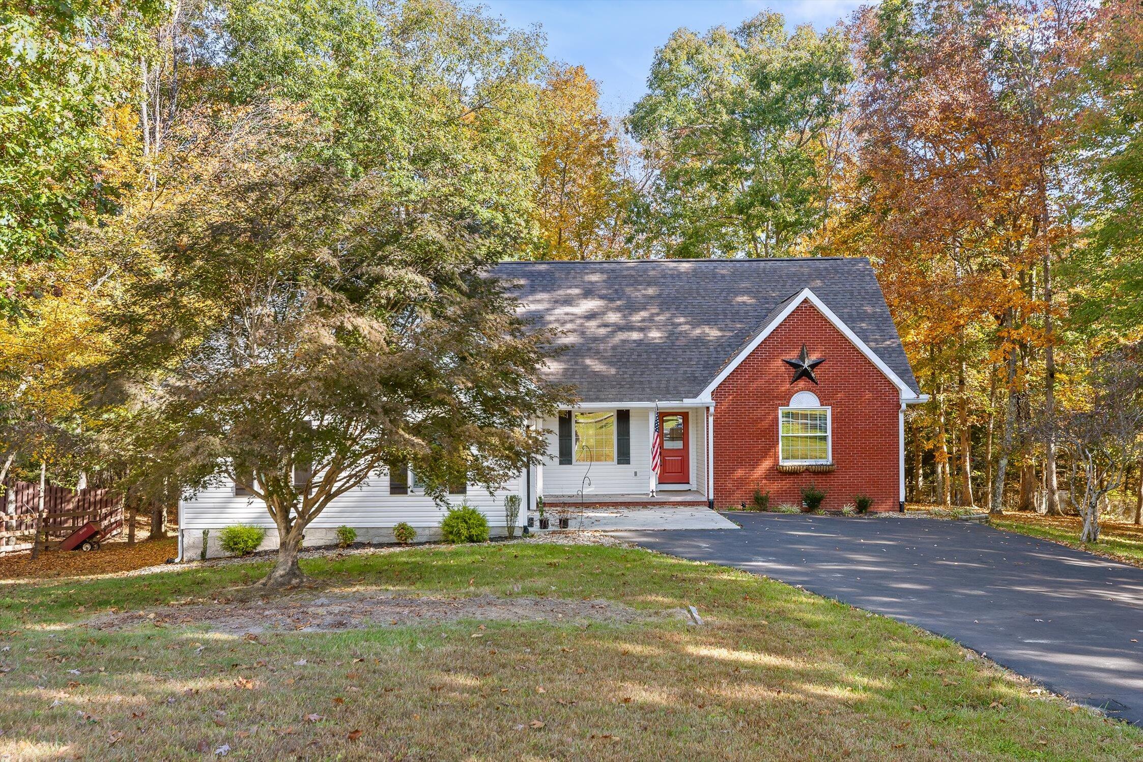 Crossville, Tennessee 38555, United States, 4 Bedrooms Bedrooms, ,3 BathroomsBathrooms,Residential,Active,230675