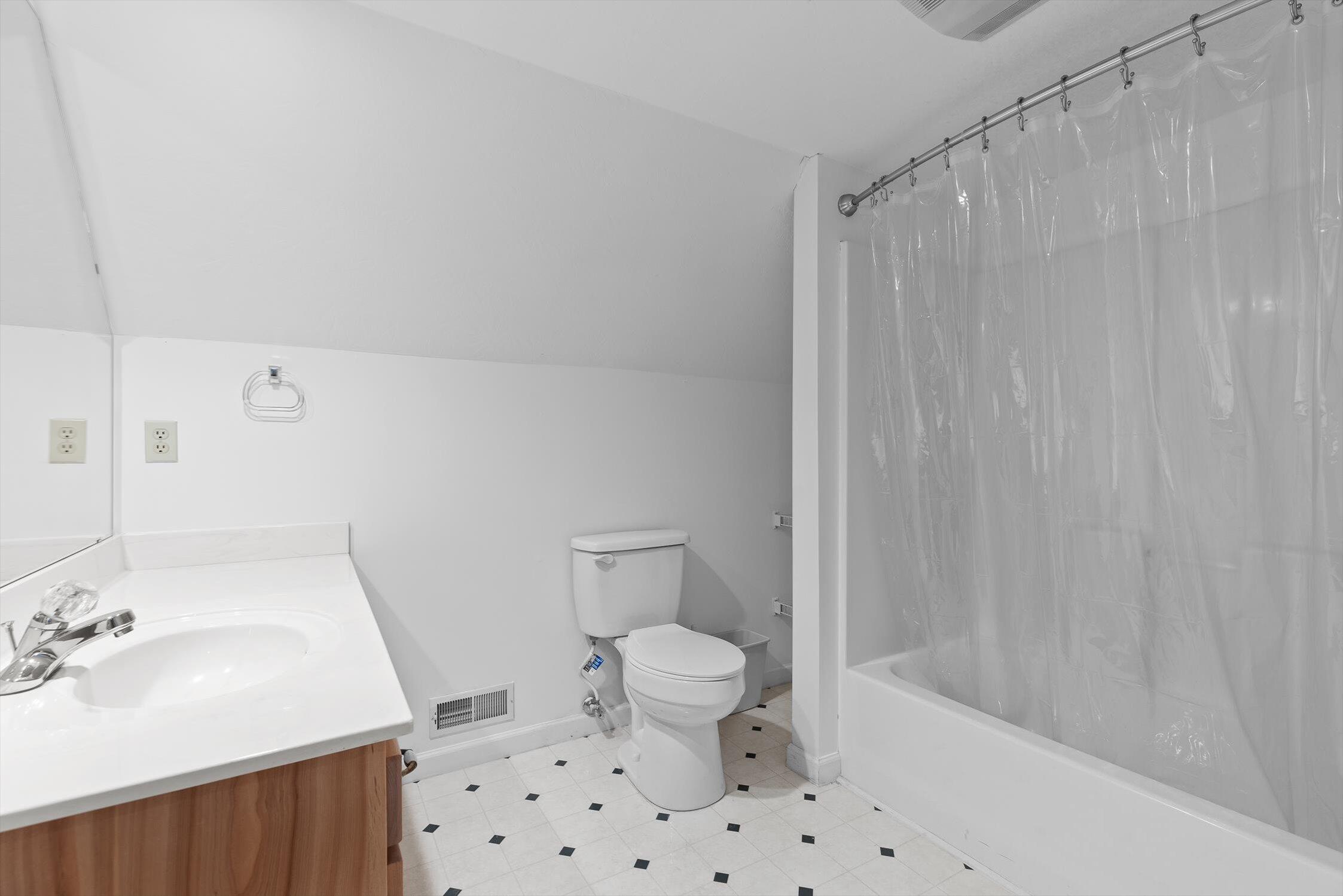 Crossville, Tennessee 38555, United States, 4 Bedrooms Bedrooms, ,3 BathroomsBathrooms,Residential,Active,230675