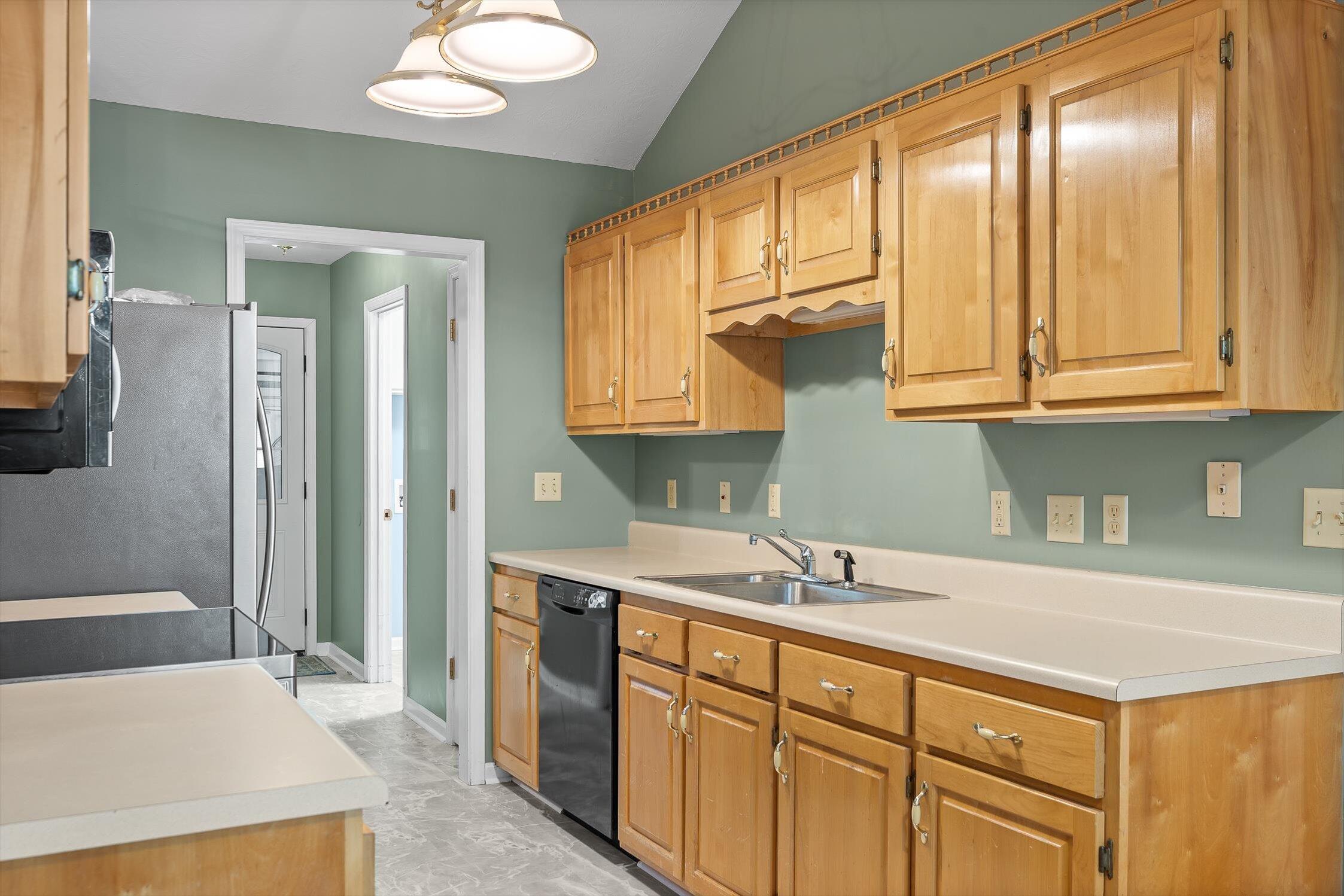 Crossville, Tennessee 38555, United States, 4 Bedrooms Bedrooms, ,3 BathroomsBathrooms,Residential,Active,230675