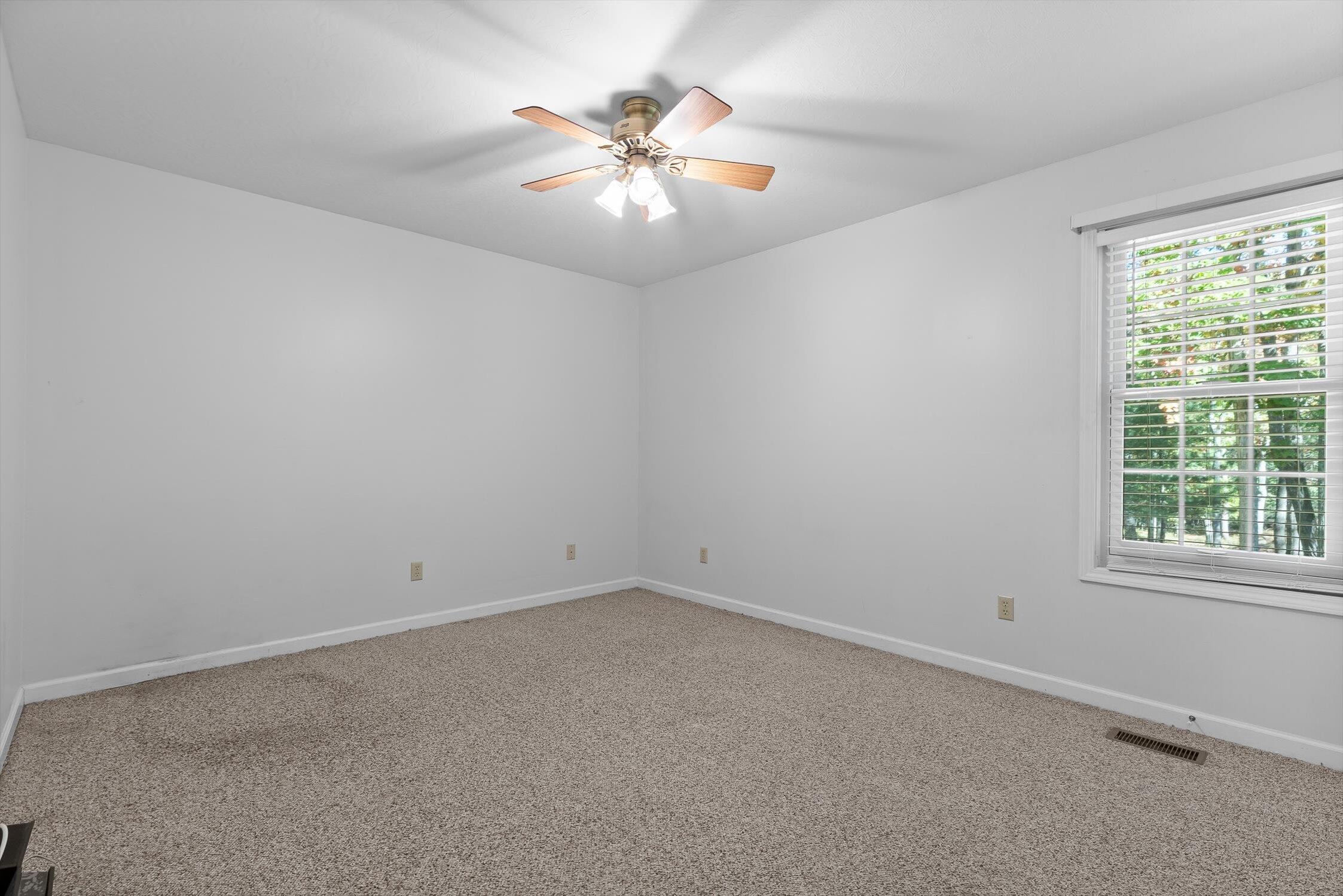 Crossville, Tennessee 38555, United States, 4 Bedrooms Bedrooms, ,3 BathroomsBathrooms,Residential,Active,230675