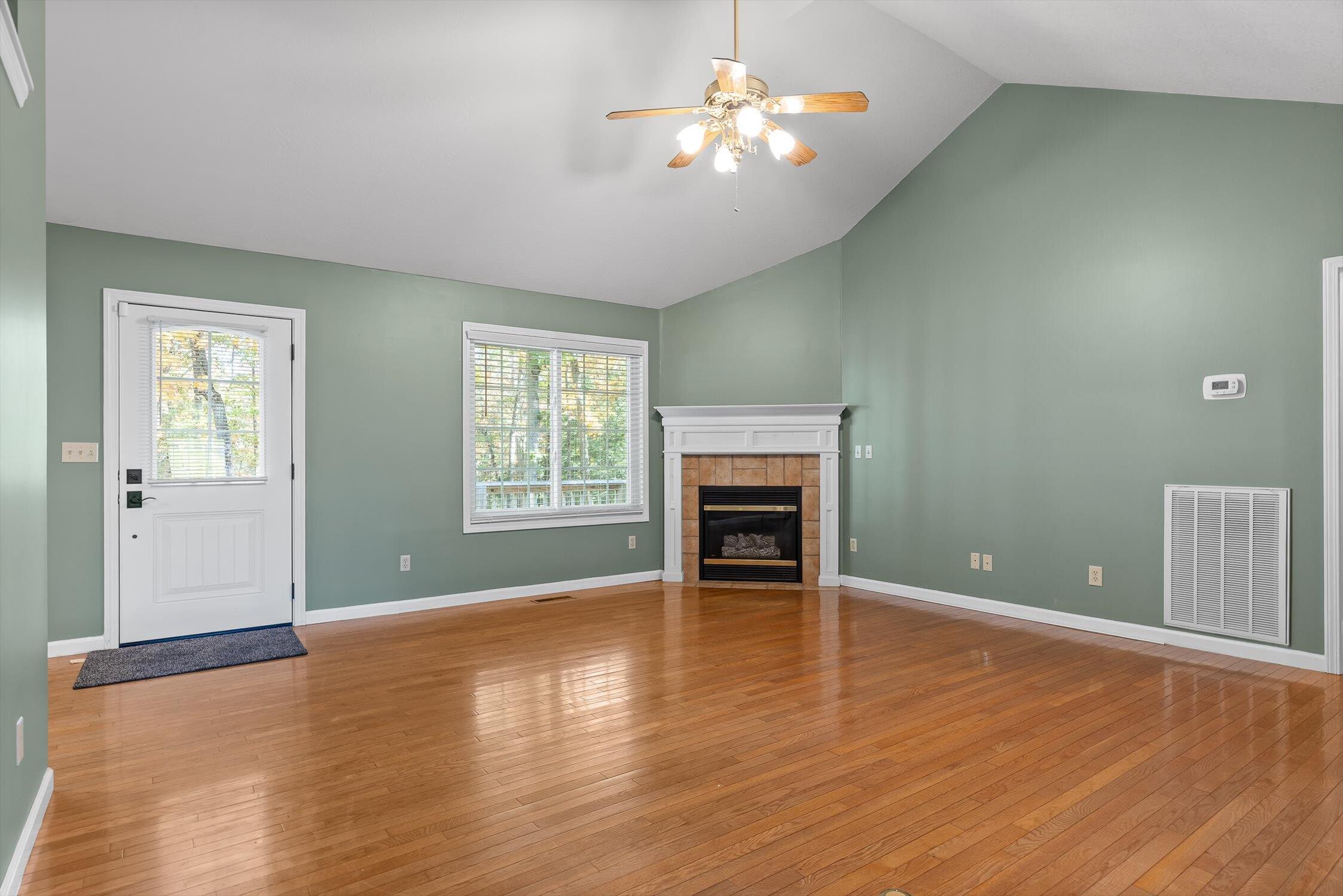 Crossville, Tennessee 38555, United States, 4 Bedrooms Bedrooms, ,3 BathroomsBathrooms,Residential,Active,230675