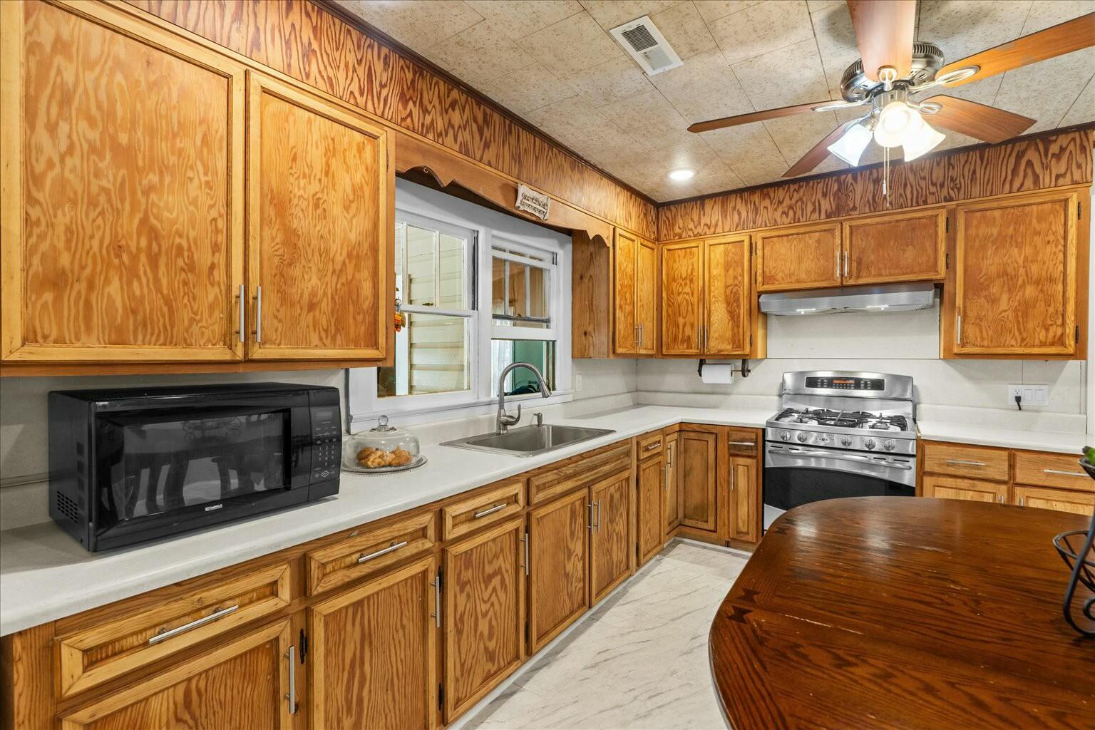 216 Hewitt Drive, Dalton, Georgia image 12