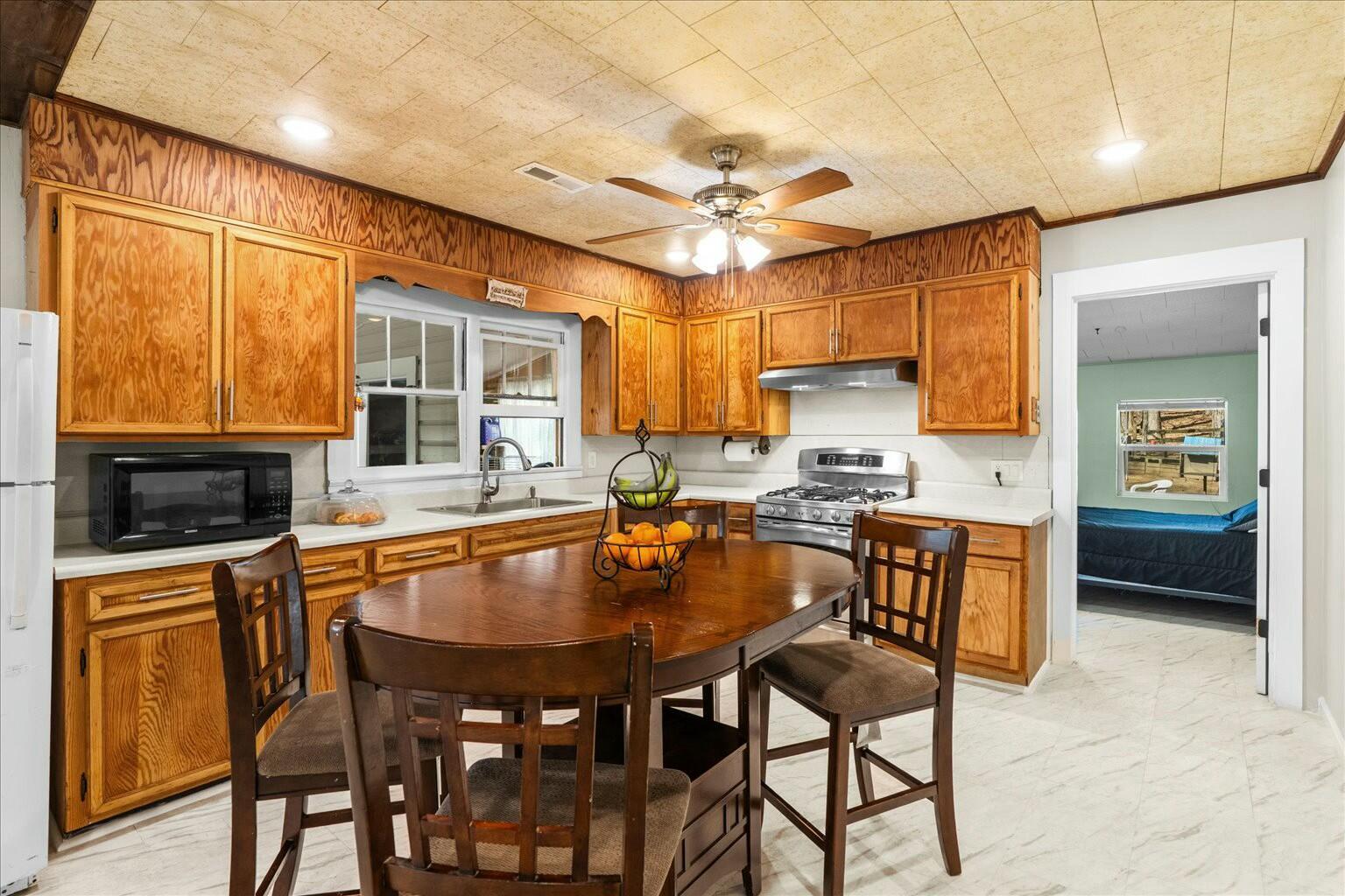 216 Hewitt Drive, Dalton, Georgia image 11