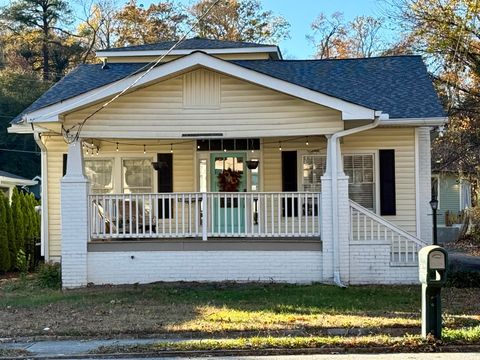 Photo of 1307 Hixson Pike, Chattanooga, TN 37405 (MLS # 1524814)