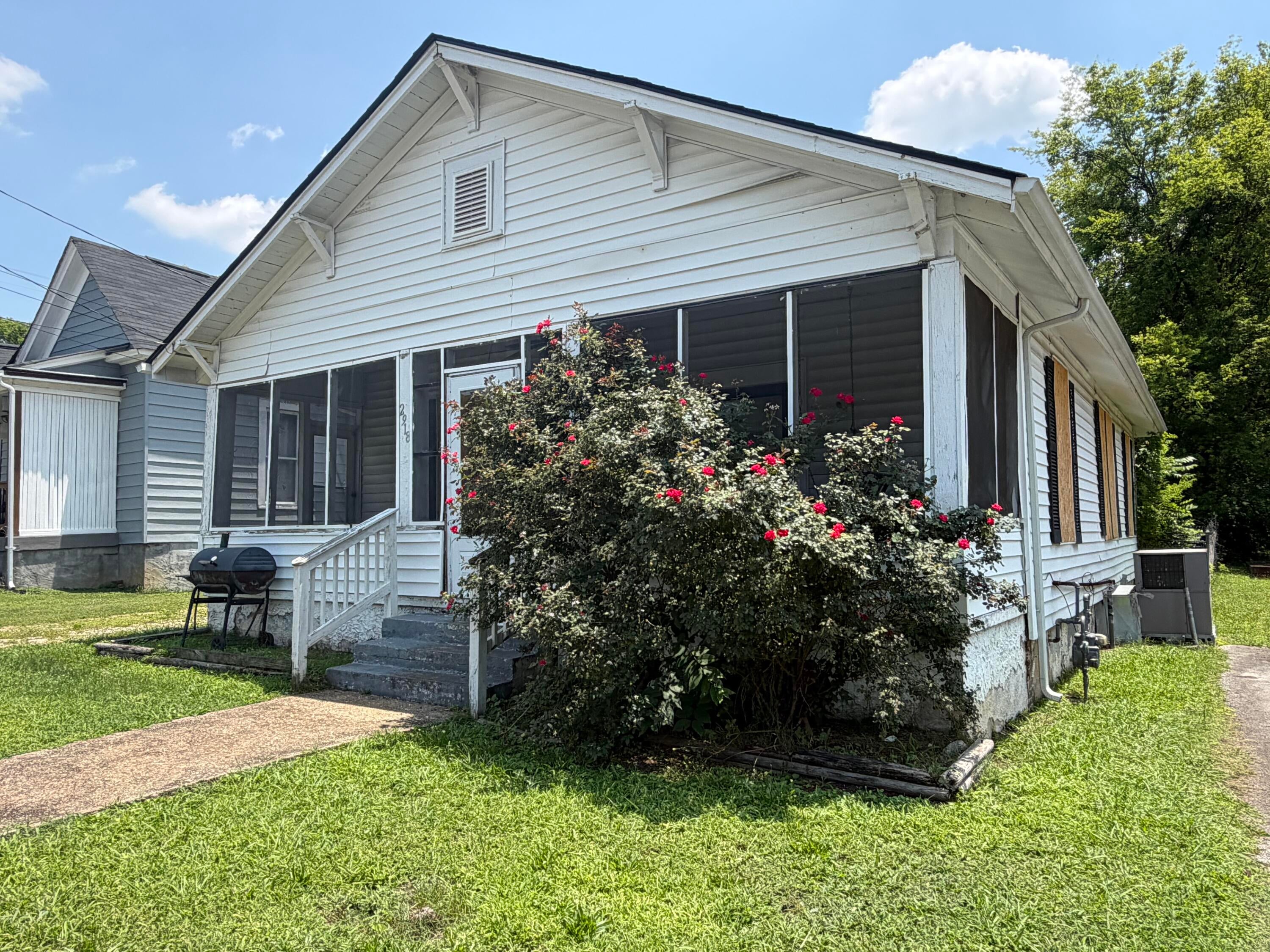 2918 N Chamberlain Avenue - Photo 2