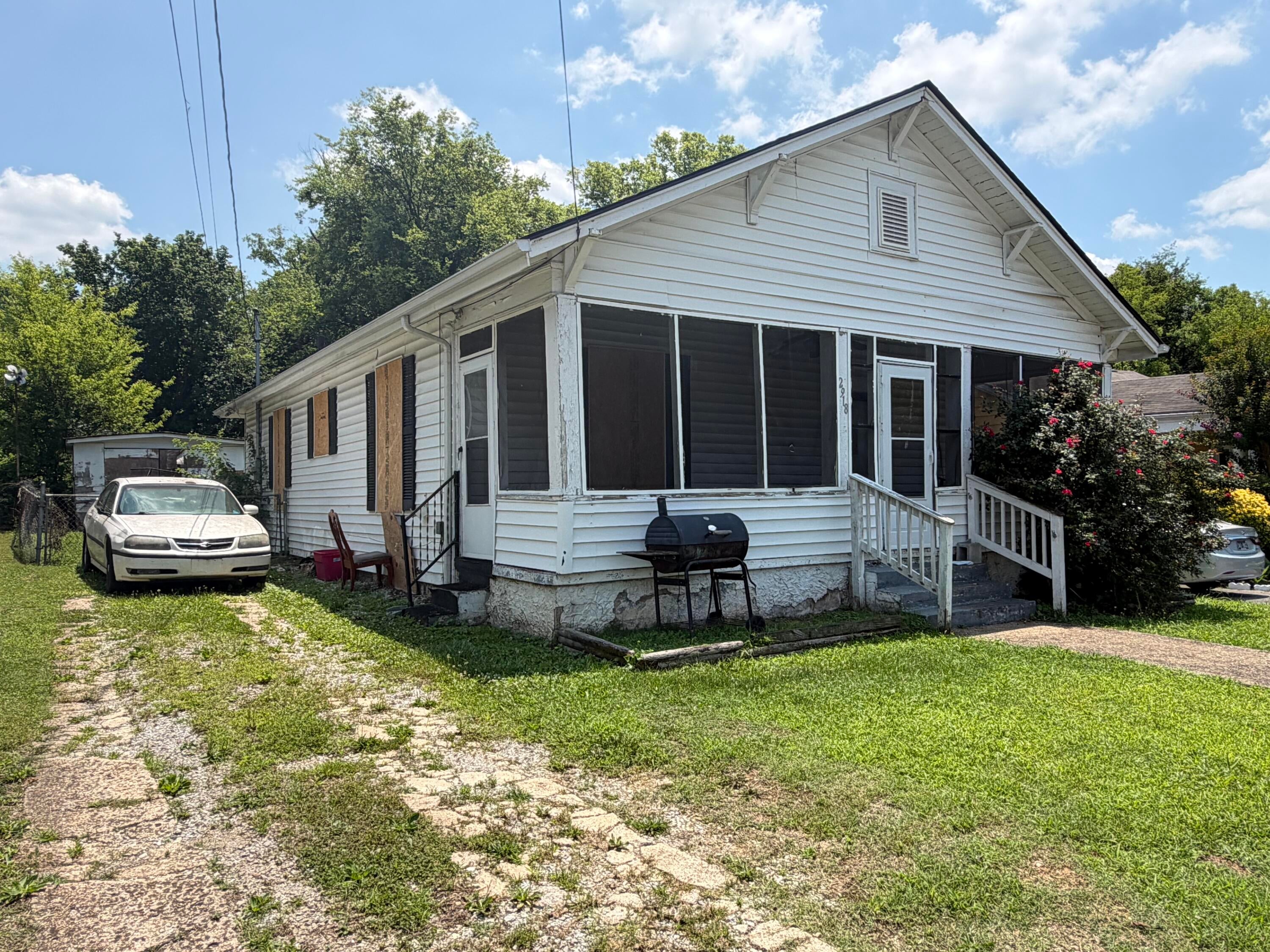 2918 N Chamberlain Avenue - Photo 3