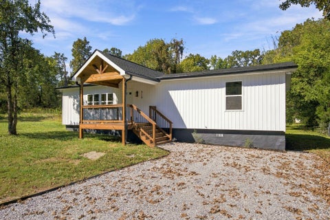 Photo of 319 Farmland Drive, Rossville, GA 30741 (MLS # 1544303)