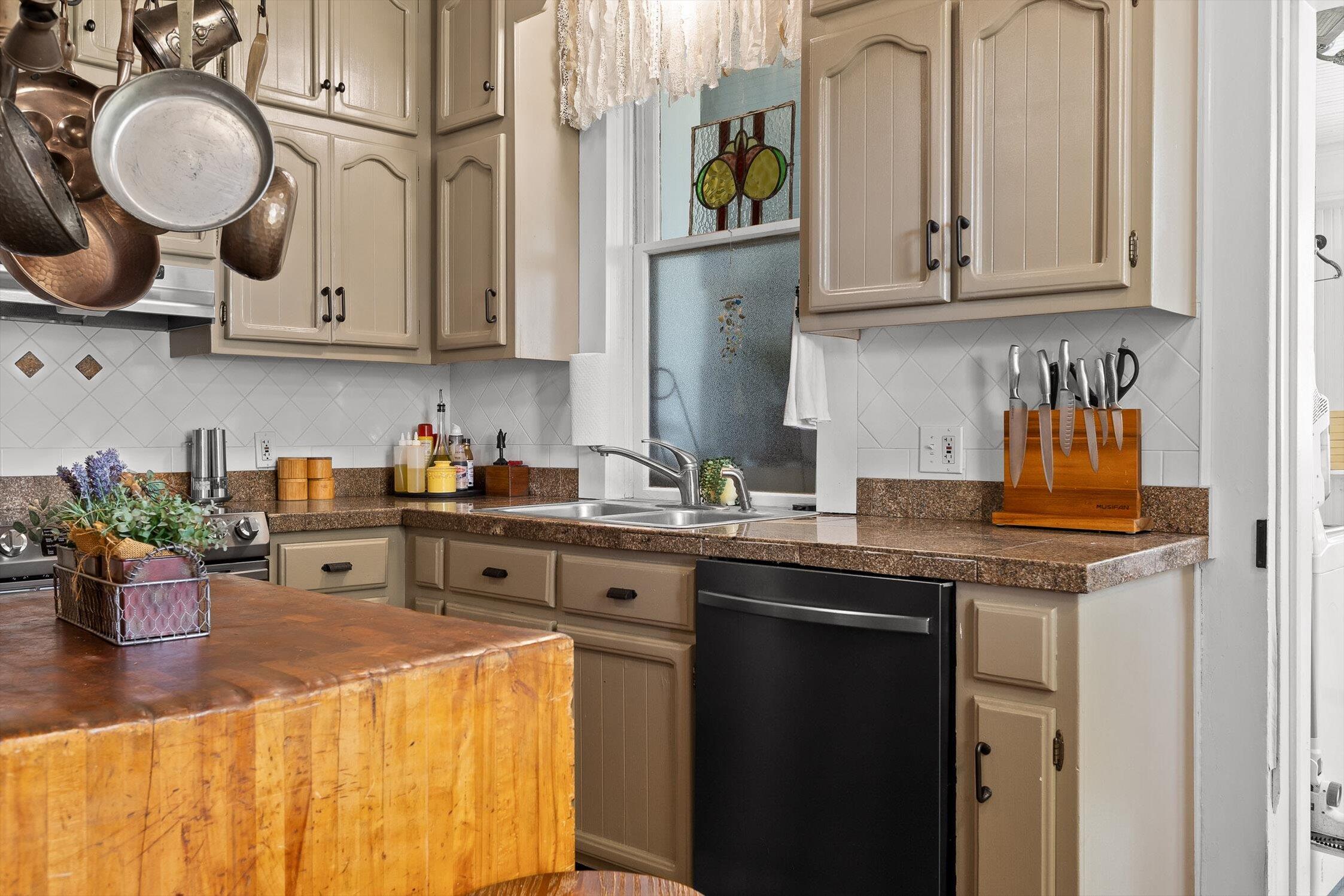 Lafayette, Georgia 30728, United States, 4 Bedrooms Bedrooms, ,2 BathroomsBathrooms,Residential,Active,112209