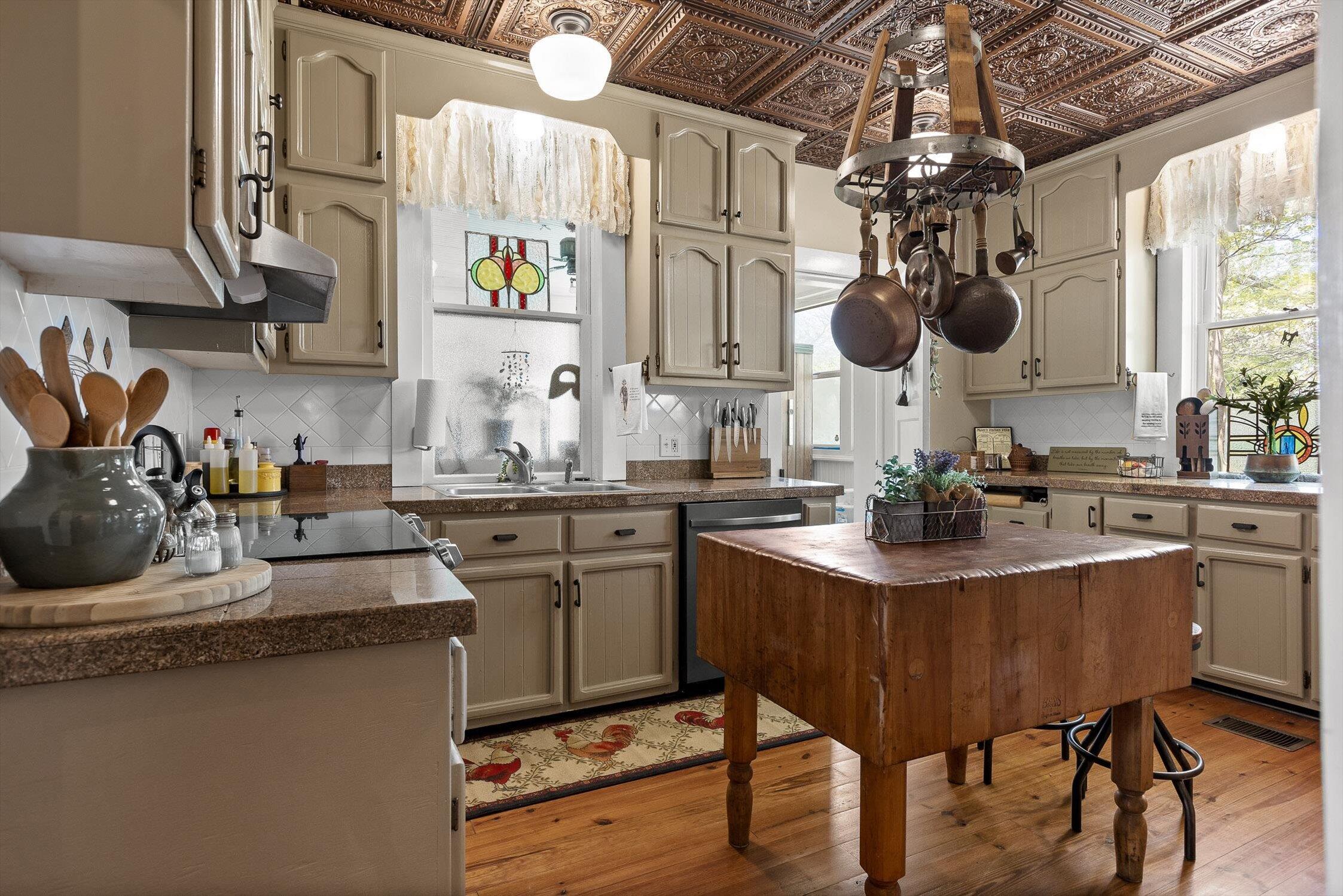 Lafayette, Georgia 30728, United States, 4 Bedrooms Bedrooms, ,2 BathroomsBathrooms,Residential,Active,112209