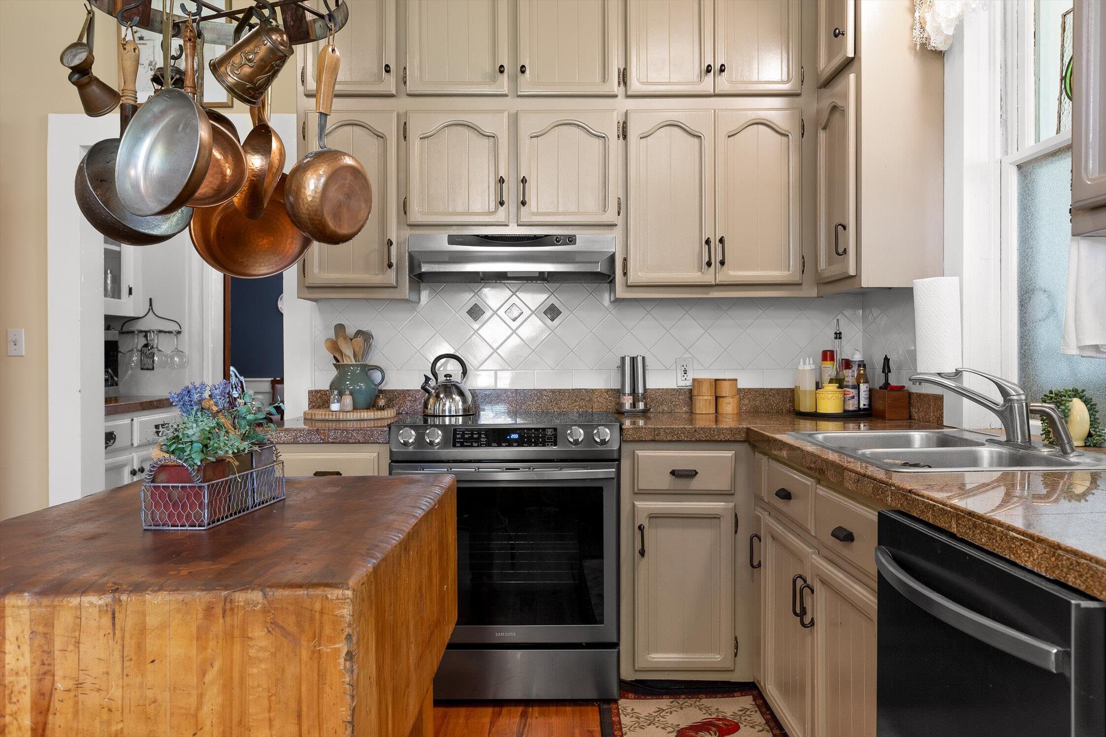 Lafayette, Georgia 30728, United States, 4 Bedrooms Bedrooms, ,2 BathroomsBathrooms,Residential,Active,112209