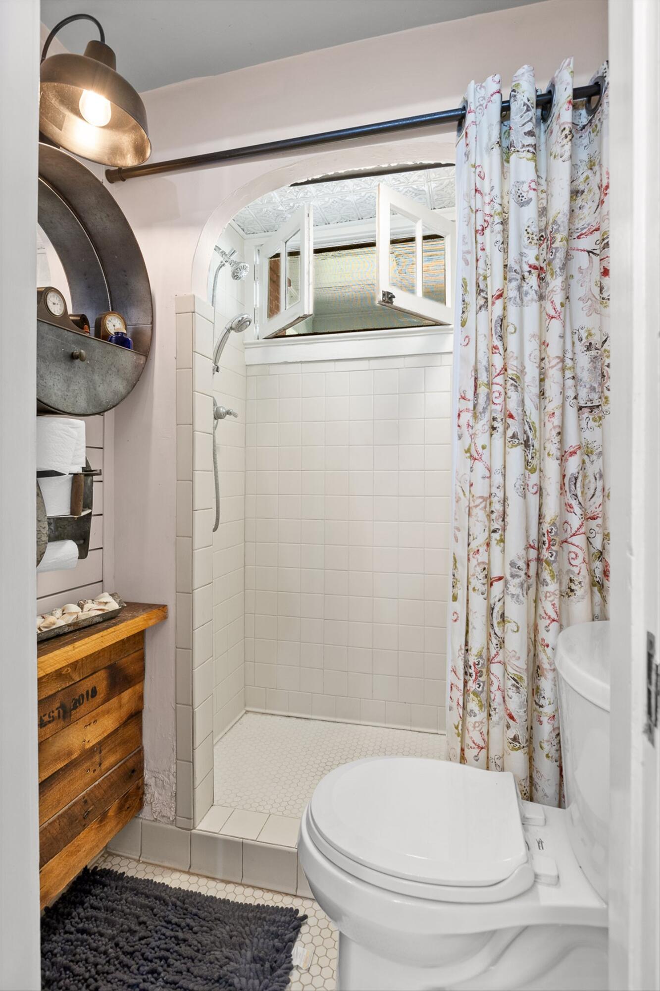 Lafayette, Georgia 30728, United States, 4 Bedrooms Bedrooms, ,2 BathroomsBathrooms,Residential,Active,112209