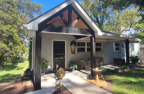 Photo of 306 8th Street, South Pittsburg, TN 37380 (MLS # 1521431)