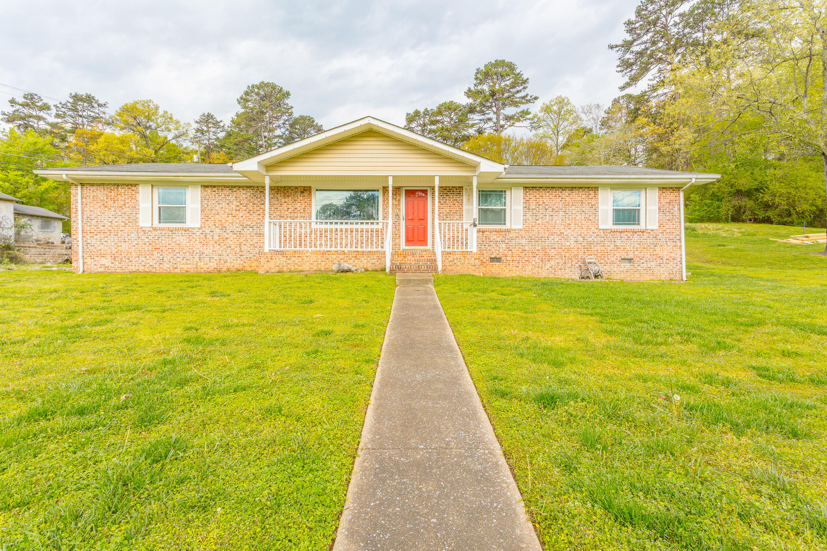 1609 S Winer Drive, Soddy Daisy, Tennessee image 2